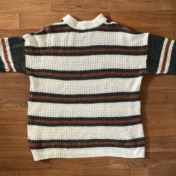 American Eagle sweater - Picture 2 of 2